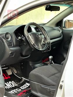 نيسان فيرسا